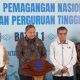Menteri Koordinator Bidang Perekonomian Airlangga Hartarto dalam acara pembukaan Program Pemagangan Nasional Lulusan Perguruan Tinggi – Batch 1 di Kantor Kemnaker, Jakarta, Senin (20/10)