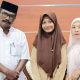 Syarifah Razalya Faradilla bersama kedua orangtuanya, usai dinyatakan lolos beasiswa AFS Global STEM Innovators.