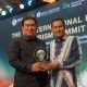 Perwakilan Pemprov Aceh saat menerima penghargaan IMTI 2025 dari Menteri Pariwisata RI, Widiyanti Putri Wardhana, dalam seremoni di Jakarta International Expo, Kamis (9/10/2025) malam.
