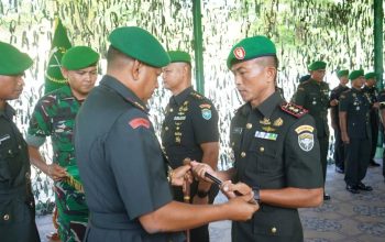 Danrem 011/Lilawangsa Kolonel Inf Ali Imran memimpin upacara Serah Terima Jabatan Dandim 0117/Aceh Tamiang di Aula Makodim, Kejuruan Muda, Rabu (8/10/2025)