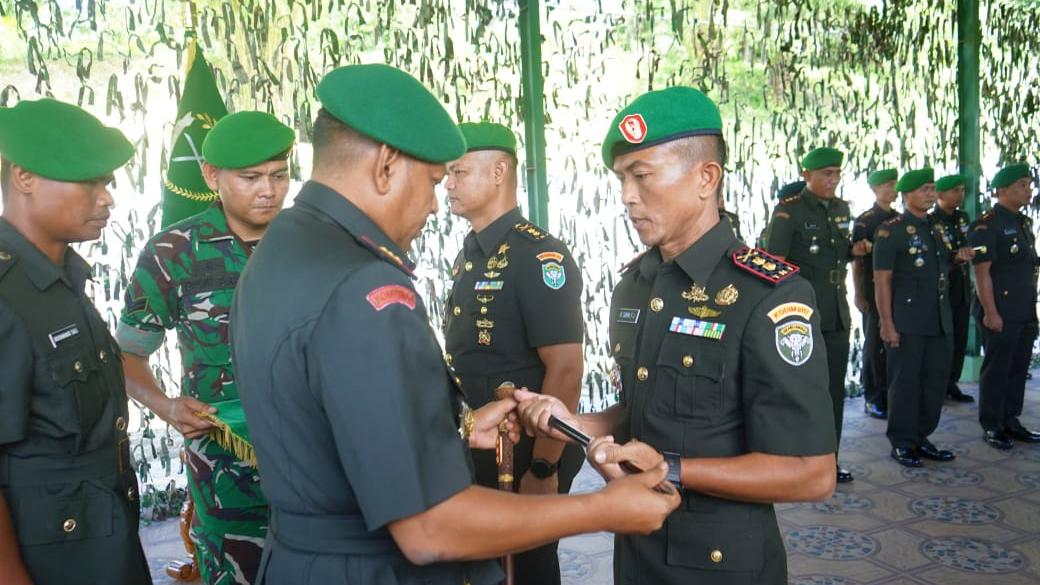 Danrem 011/Lilawangsa Kolonel Inf Ali Imran memimpin upacara Serah Terima Jabatan Dandim 0117/Aceh Tamiang di Aula Makodim, Kejuruan Muda, Rabu (8/10/2025)