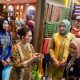 Ketua Dekranasda Aceh, Ny. Marlina Muzakir, bersama Wakil Ketua, Ny. Mukarramah Fadhlullah menyambut Ketua Dekranas Ny. Selvi Gibran Rakabuming di stan pameran INACRAFT 2025, Jakarta International Convention Center, Kamis (2/10/2025)