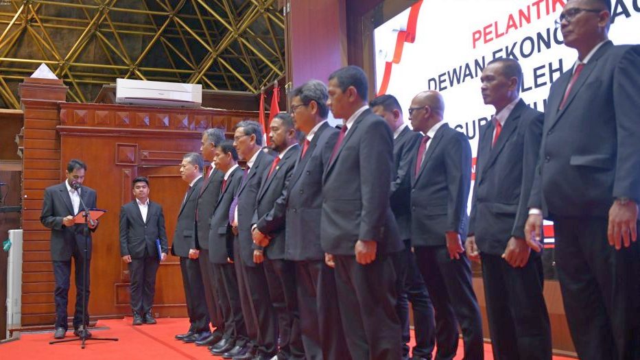 Pelantikan Dewan Ekonomi Aceh oleh Gubernur Muzakir Manaf berlangsung di Kompleks Meuligoe Gubernur Aceh, Kamis (9/10/2025) malam.