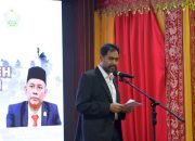 Gubernur Aceh, Muzakir Manaf, saat melepas Kontingen Aceh menuju PON Bela Diri 2025 di Kudus, Jawa Tengah. Acara pelepasan berlangsung di Meuligoe Gubernur, Banda Aceh, Kamis (9/10/2025) malam