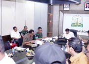Pangdam Iskandar Muda, Mayjen TNI Joko Hadi Susilo, saat menghadiri rapat koordinasi Penertiban Tambang Ilegal bersama Gubernur Aceh Muzakir Manaf dan Forkopimda di Pendopo Gubernur, Banda Aceh, Selasa (30/9/2025)