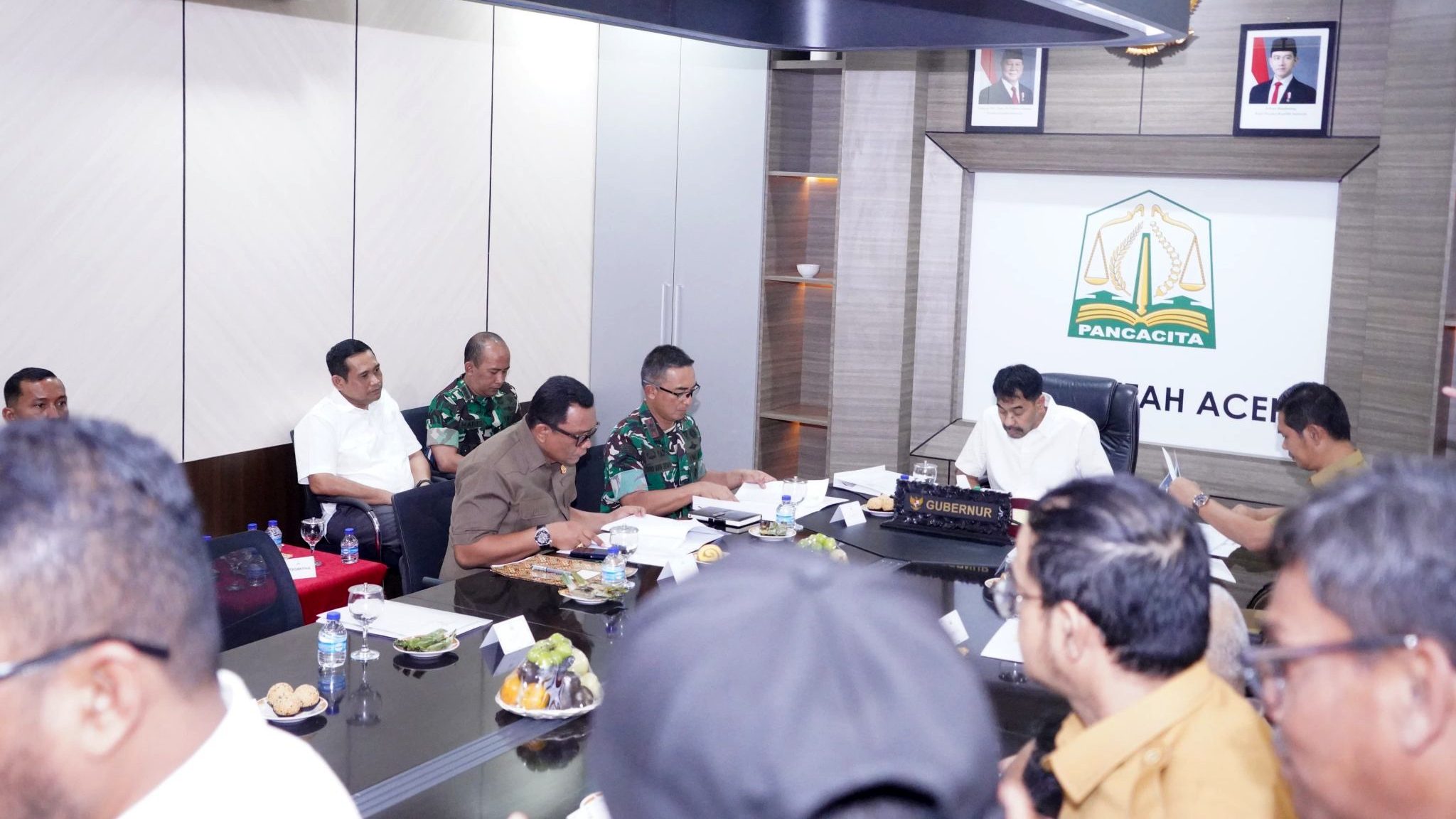 Pangdam Iskandar Muda, Mayjen TNI Joko Hadi Susilo, saat menghadiri rapat koordinasi Penertiban Tambang Ilegal bersama Gubernur Aceh Muzakir Manaf dan Forkopimda di Pendopo Gubernur, Banda Aceh, Selasa (30/9/2025)