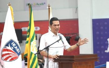 Sekretaris Daerah Aceh, M. Nasir, memberikan sambutan sekaligus membuka secara resmi Indonesia Open Fencing Championship 2025 di Hall Anggar Aceh, Banda Aceh, Jumat (3/10). Kejuaraan ini diikuti oleh atlet dari tujuh negara: Indonesia, Malaysia, Kamboja, Thailand, Brunei Darussalam, Taiwan, dan Australia.