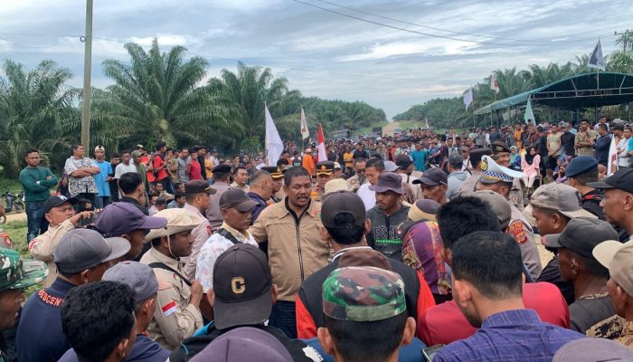 Ratusan Warga Blokade Akses PTPN IV Cot Girek, Tuntut Penyelesaian Konflik Agraria