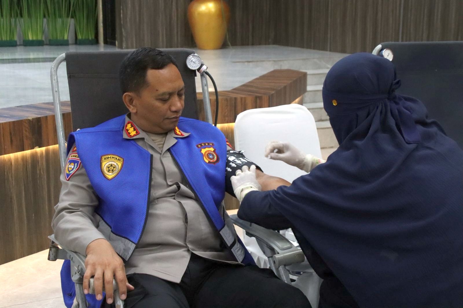 Kegiatan donor darah memperingati Hari Jadi ke-74 Humas Polri di Aula Presisi, Polda Aceh, Rabu (22/10)
