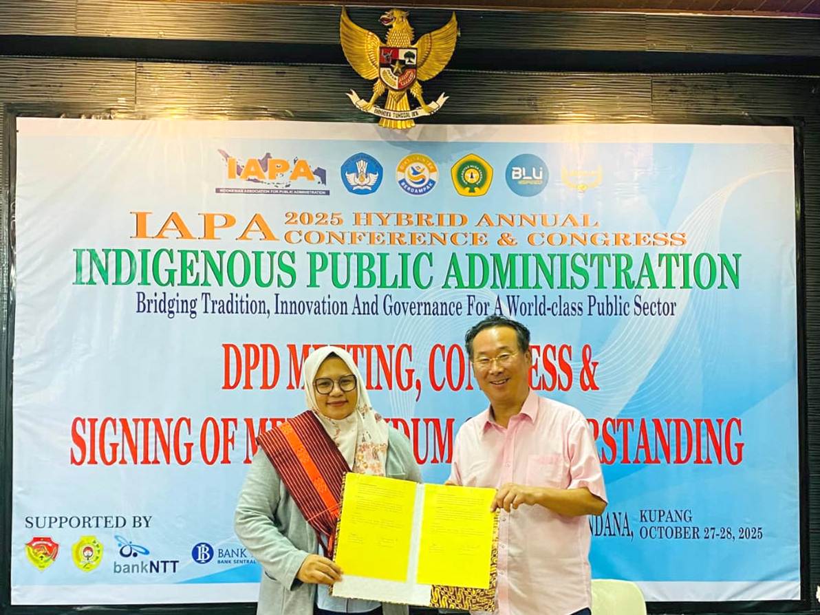 Kaprodi Ilmu Administrasi Negara UIN Ar-Raniry, Muazzinah B.Sc MPA, dan Dekan GEPEI Sungkyunkwan University, Prof. Teawoo Nam Ph.D, resmi menandatangani MoA kerja sama internasional, Selasa (28/10)