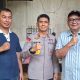 Kapolda Aceh Irjen Pol. Marzuki Ali Basyah berfoto bersama dengan anggota Majelis Tuha Peut Wali Nanggroe, Drs. H. Sulaiman Abda