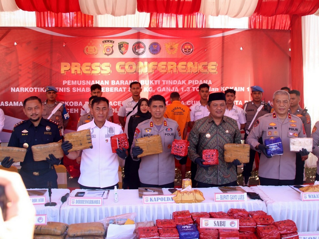 Kapolda Aceh Irjen Pol. Marzuki Ali Basyah, saat konferensi pers pengungkapan kasus peredaran narkotika