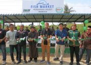 Perwakilan IHH-NL dan ASAR Humanity Cabang Aceh saat meresmikan pasar ikan baru di Gampong Mancang, Geudong, Aceh Utara, Kamis (30/10)
