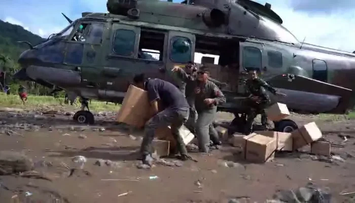 Dua Heli Caracal TNI Kirim Logistik ke Gayo Lues dan Aceh Tengah