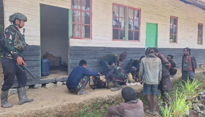 Satgas Yonif 113/JS Jadi “Montir Panggilan” di Pedalaman Intan Jaya