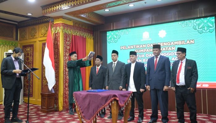 Mualem Lantik Pengurus Baitul Mal Aceh Periode 2025–2030