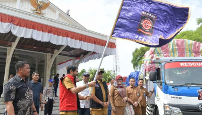 Mualem Kirim Sepuluh Truk Logistik Bencana ke Daerah