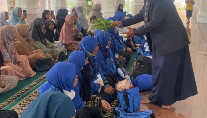 Suasana Haru Iringi Keberangkatan Jamaah Umrah Kloter 57 Bir Ali