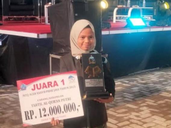Nailul Arifa, siswi MIN 6 Aceh Utara, tampil gemilang di MTQ ke-37 Aceh dan meraih Juara Satu Tartil Putri.