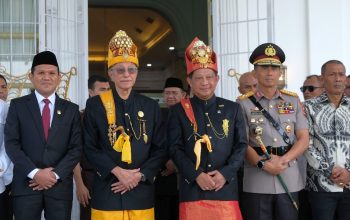 Wali Nanggroe Anugerahi Gelar Petua Panglima Hukom Nanggroe kepada Mendagri Tito
