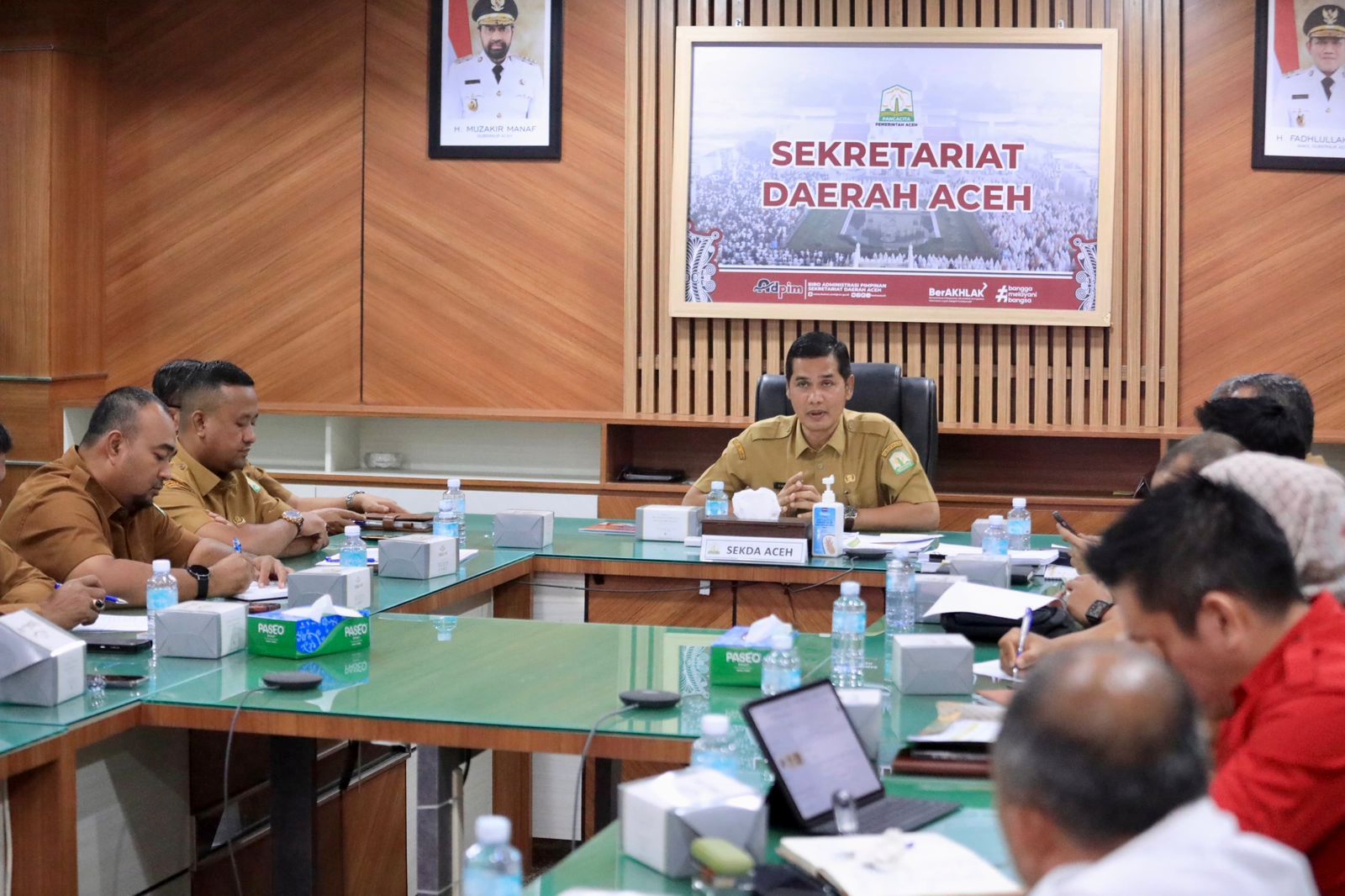 Sekda Aceh M Nasir memimpin Rakor SKPA di Banda Aceh, Senin (24/11)