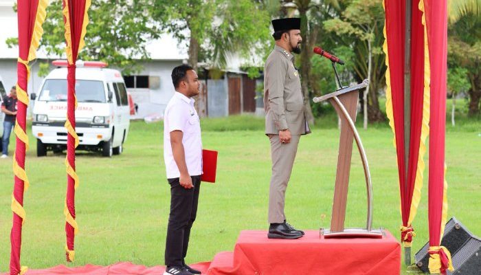 Bupati Al-Farlaky Apresiasi 15 Tenaga Kesehatan Berprestasi