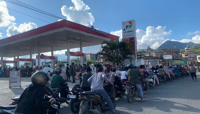 Krisis BBM Parah: Antrean Kendaraan Mengular di Aceh Tengah