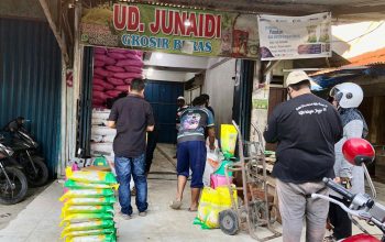Berjibaku Memburu Bahan Pokok di Daerah Bencana