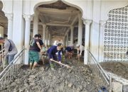 Kemenag Bersihkan Masjid Jami’ Pante Baro, Percepat Pemulihan Ibadah
