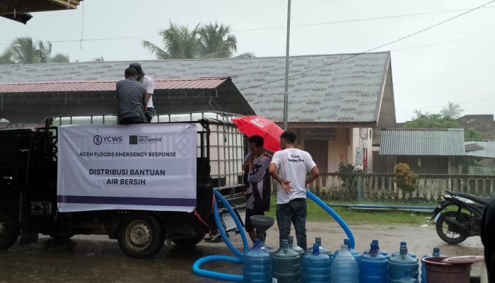 YCWS–Yayasan Geutanyoe Salurkan Air Bersih bagi Pengungsi Aceh Utara