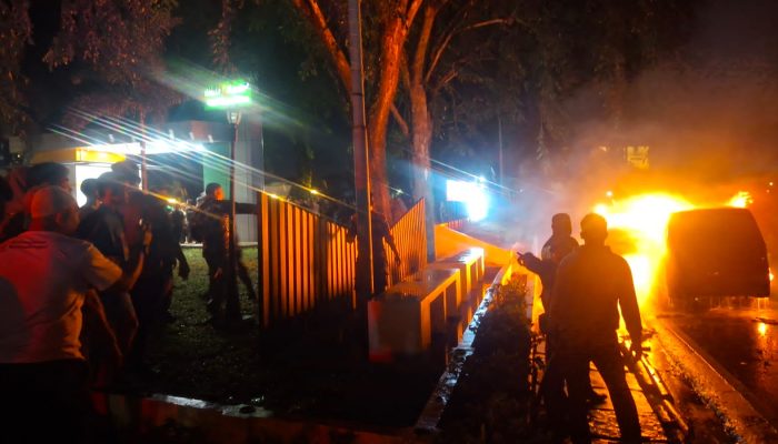 Mobil APV Angkut BBM Terbakar di Lhokseumawe