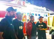 Mualem Sambut Kedatangan Bantuan di Pelabuhan Krueng Geukueh