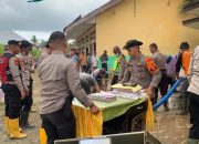 Brimob Bersihkan MIN Swadaya Ulim Pascabencana di Pidie Jaya