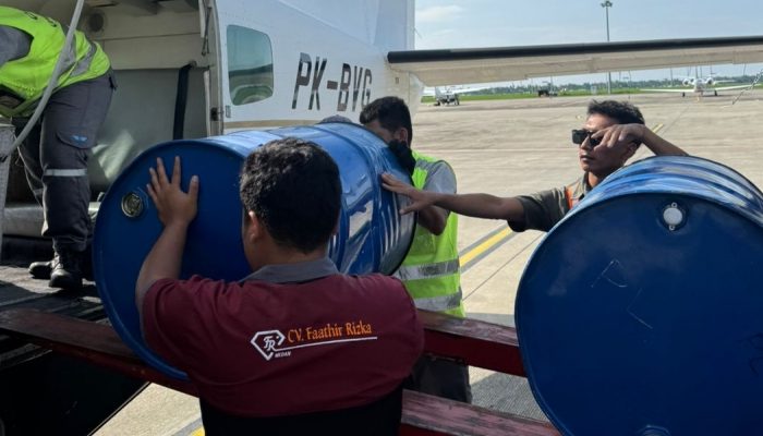 Pertamina Kirim BBM Lewat Udara ke Daerah Terisolasi