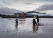 Warga Putri Betung Jalan Kaki ke Kutacane dan Blangkejeren Demi Beras