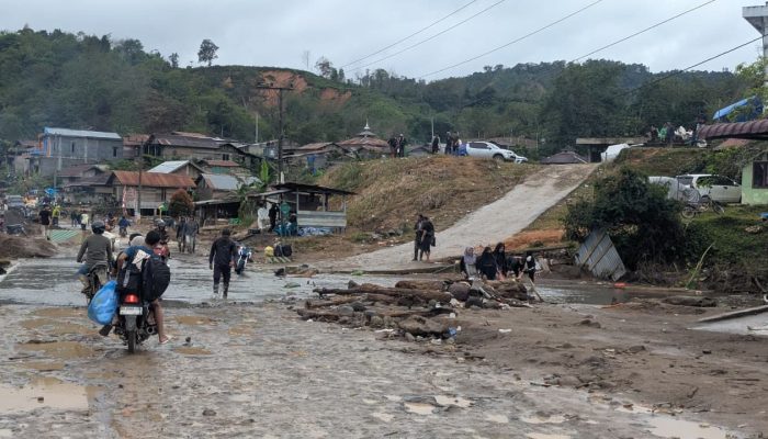Tiga Pekan Pascabencana, Pemerintah Belum Bisa Atasi Krisis Layanan Dasar