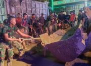 Prajurit Yonif 115 Bersihkan Pasar Hongkong Hingga Malam