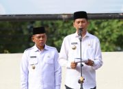Bupati Aceh Selatan Mirwan MS, bersama Wakil Bupati Baital Mukadis (sekarang Plt. Bupati), saat memimpin apel perdana di lingkungan Pemkab Aceh Selatan (18/2/2025).