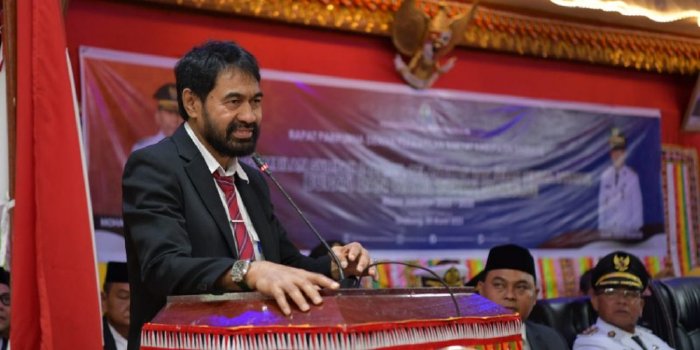 Kelautan, perikanan serta wisata merupakan sektor unggulan di Kabupaten Simeulue. Potensi harus benar-benar di kelola dan dimanfaatkan untuk kesejahteraan masyarakat Bumi Ate Fulawan. Hal tersebut disampaikan oleh Gubernur Aceh Muzakir Manaf, dalam sambutannya usai melantik Mohammad Nasrun Mikaris dan Nusar Amin, sebagai Bupati dan Wakil Bupati Simeulue masa jabatan 2025-2030, di ruang rapat paripurna DPRK setempat, Sabtu (8/3/2025).