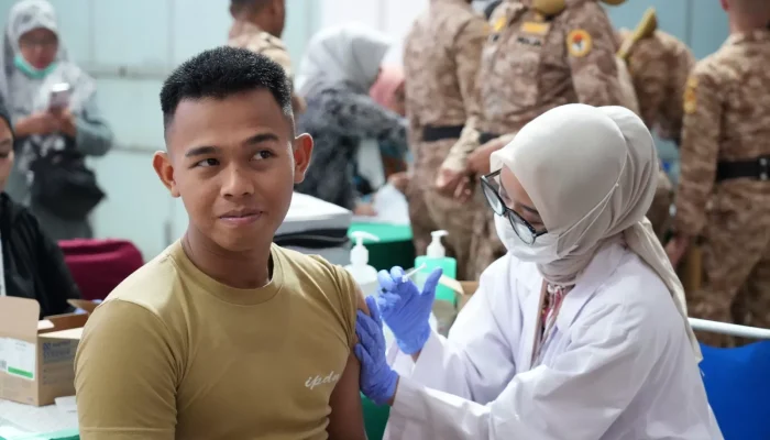 Bio Farma Salurkan Vaksin Influenza untuk Satgas Aceh Tamiang