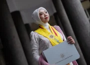 Di Usia 26 Tahun, Dea Resmi Jadi Doktor Termuda UGM