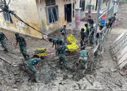 TNI Bersihkan Kantor Datuk Penghulu dan Balai Desa Sunting