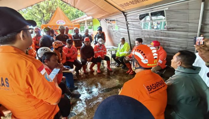 Tim SAR Temukan 9 Korban Tewas Longsor di Pasir Langu