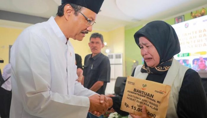 Mensos Salurkan Santunan Rp5,4 Miliar untuk Korban Banjir Sumut