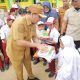 Wali Kota Lhokseumawe Salurkan Bantuan Perlengkapan Sekolah dari BNPB