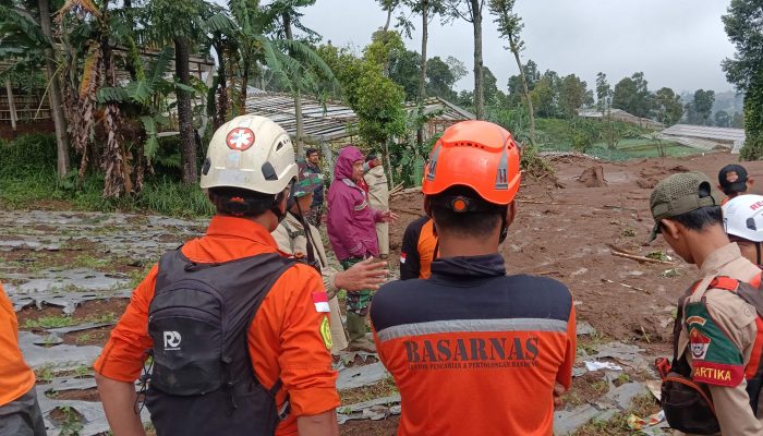 Longsor Bandung Barat Tewaskan Enam Orang, Puluhan Tertimbun