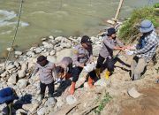 Polres Gayo Lues Bangun Dua Jembatan Gantung Pascabanjir