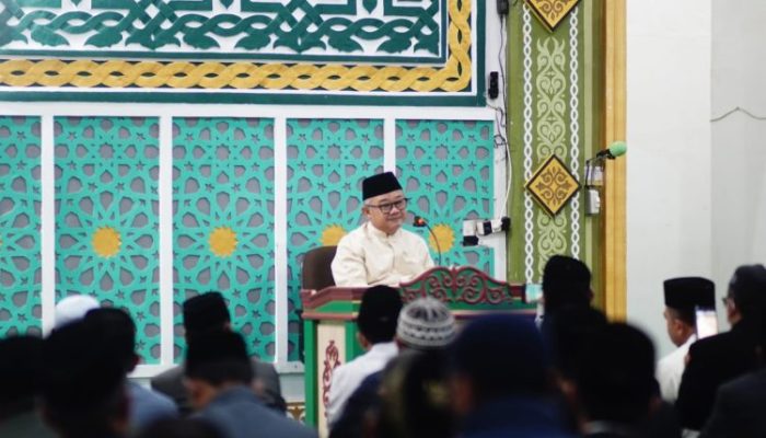Mendikdasmen Isi Tausyiah Subuh di Masjid Agung Ruhama