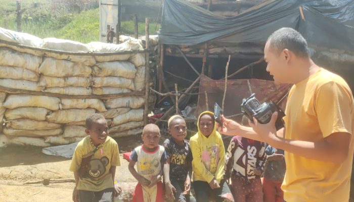 Satgas Yonif 113 Diterima Hangat Warga Sanepa