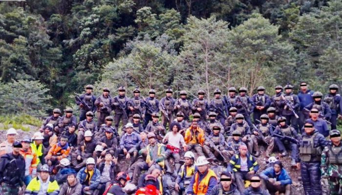 TNI Evakuasi 18 Karyawan PT Freeport Indonesia di Papua Tengah